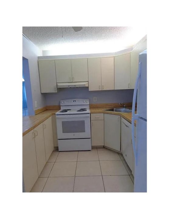 For Rent: $1,550 (2 beds, 1 baths, 935 Square Feet)