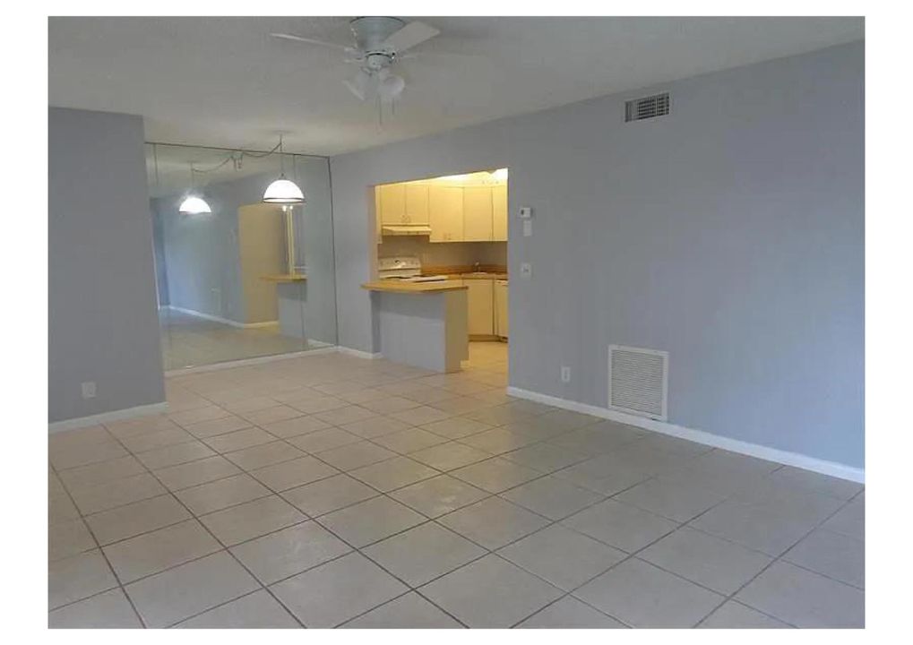 For Rent: $1,550 (2 beds, 1 baths, 935 Square Feet)