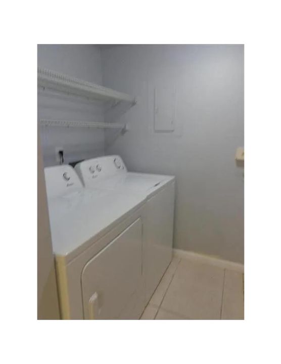 For Rent: $1,550 (2 beds, 1 baths, 935 Square Feet)