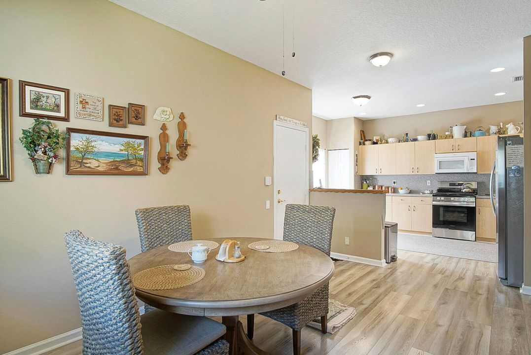 For Sale: $359,900 (2 beds, 2 baths, 1650 Square Feet)