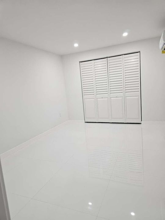 En Venta: $875,000 (3 camas, 3 baños, 1710 Pies cuadrados)