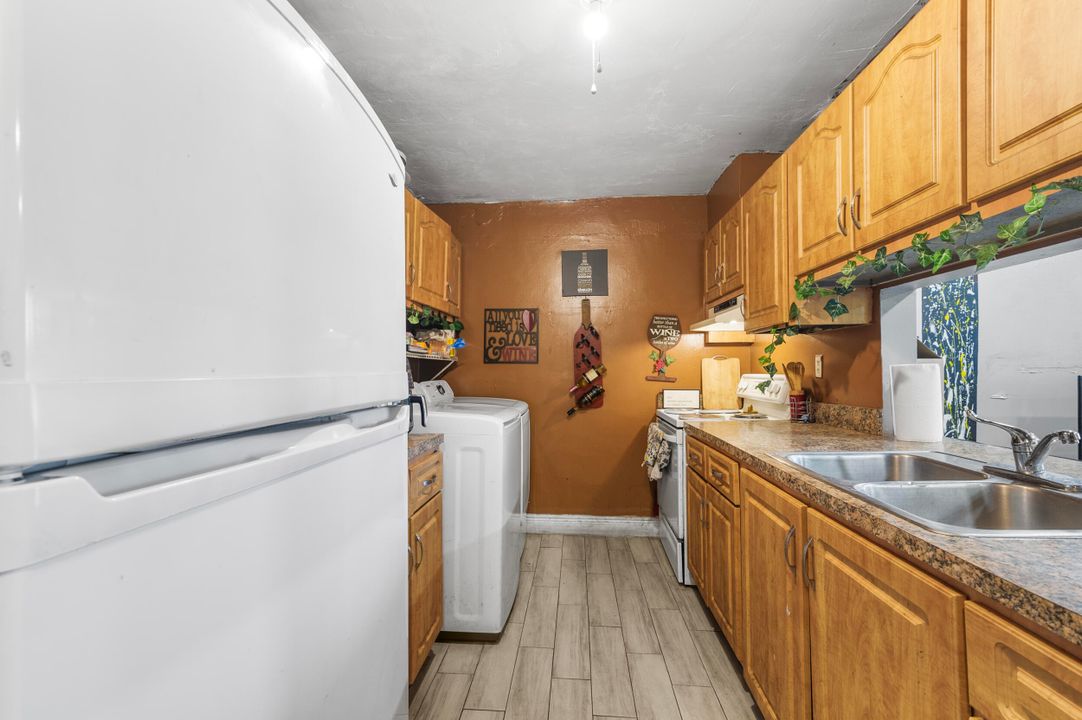 For Sale: $370,000 (3 beds, 1 baths, 1406 Square Feet)