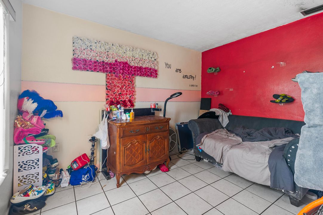 For Sale: $370,000 (3 beds, 1 baths, 1406 Square Feet)