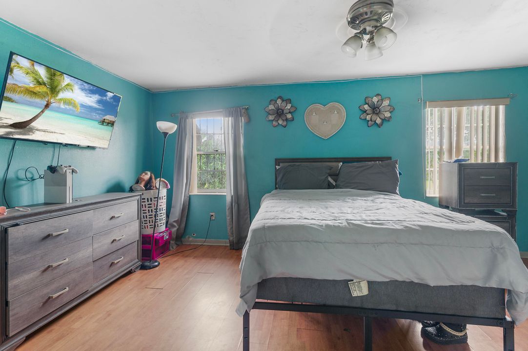 For Sale: $370,000 (3 beds, 1 baths, 1406 Square Feet)