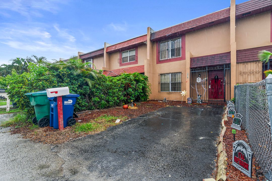 For Sale: $370,000 (3 beds, 1 baths, 1406 Square Feet)