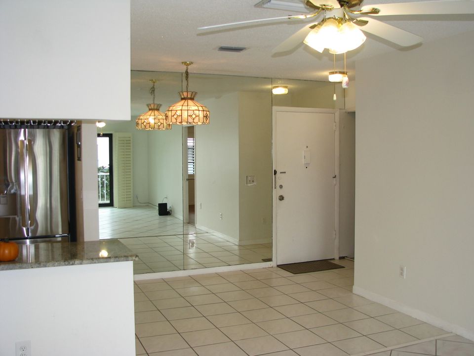 For Sale: $198,000 (2 beds, 2 baths, 875 Square Feet)