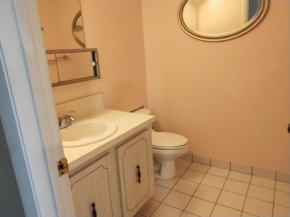 For Sale: $177,000 (1 beds, 1 baths, 1040 Square Feet)