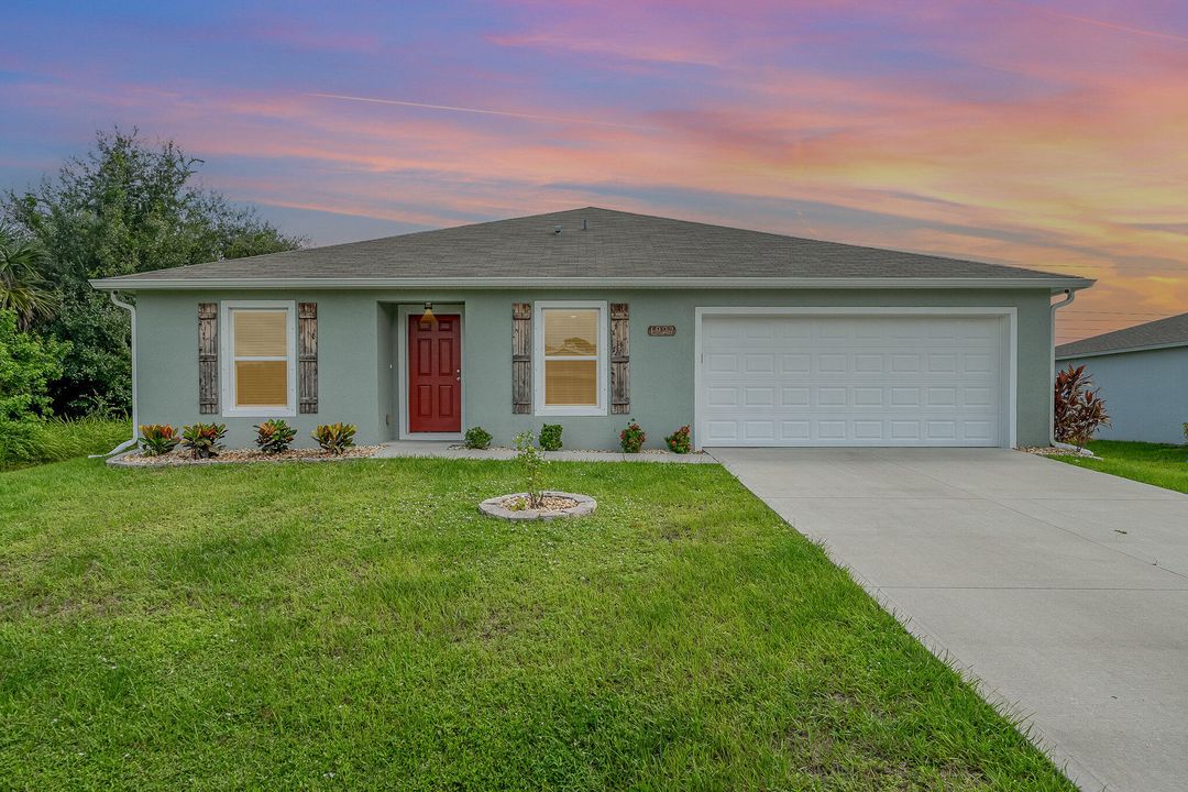 For Sale: $330,000 (3 beds, 2 baths, 1821 Square Feet)