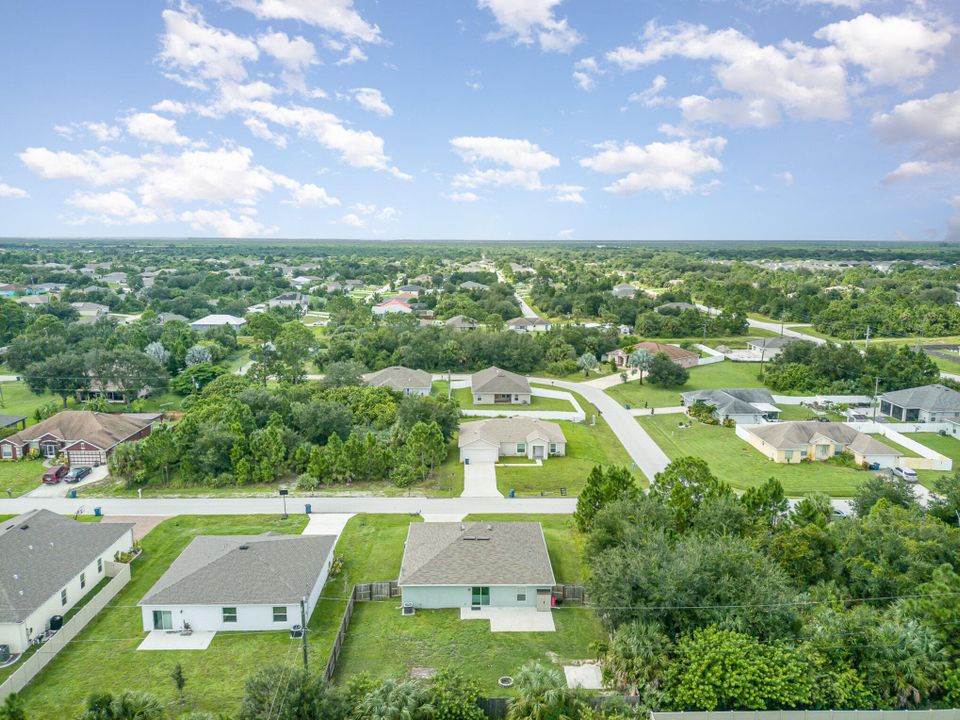 For Sale: $330,000 (3 beds, 2 baths, 1821 Square Feet)