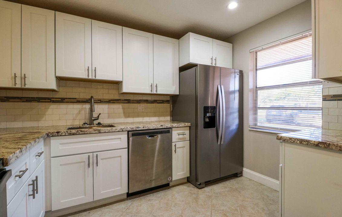 For Rent: $2,000 (2 beds, 2 baths, 862 Square Feet)