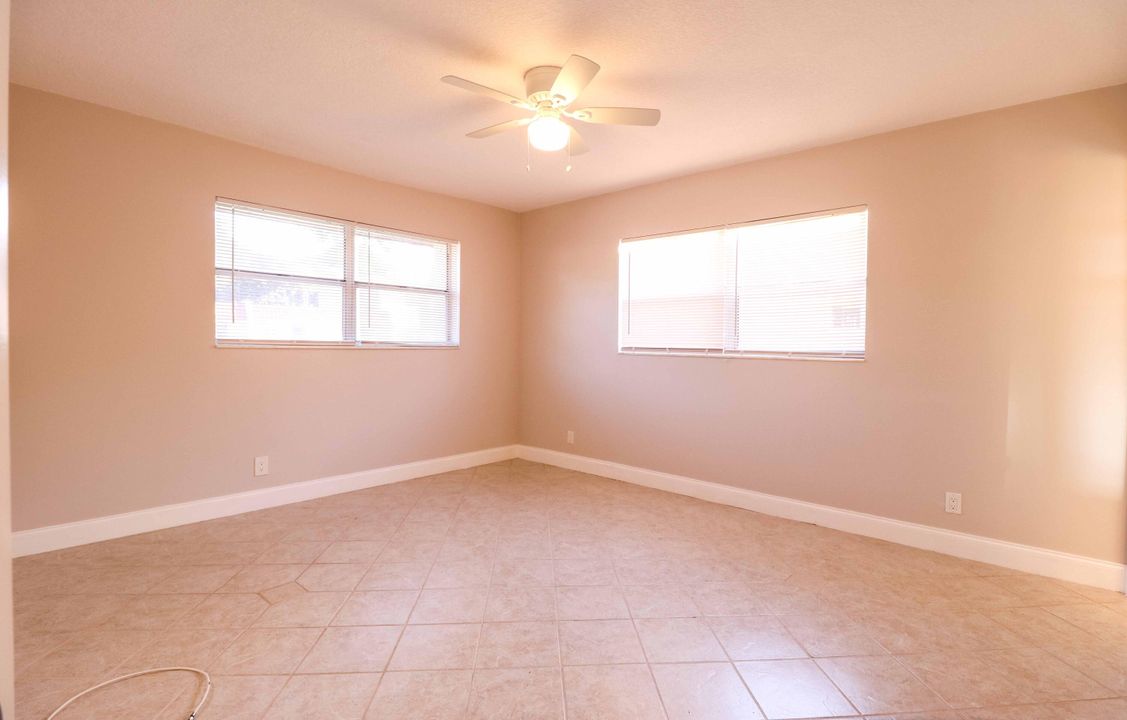 For Rent: $2,000 (2 beds, 2 baths, 862 Square Feet)