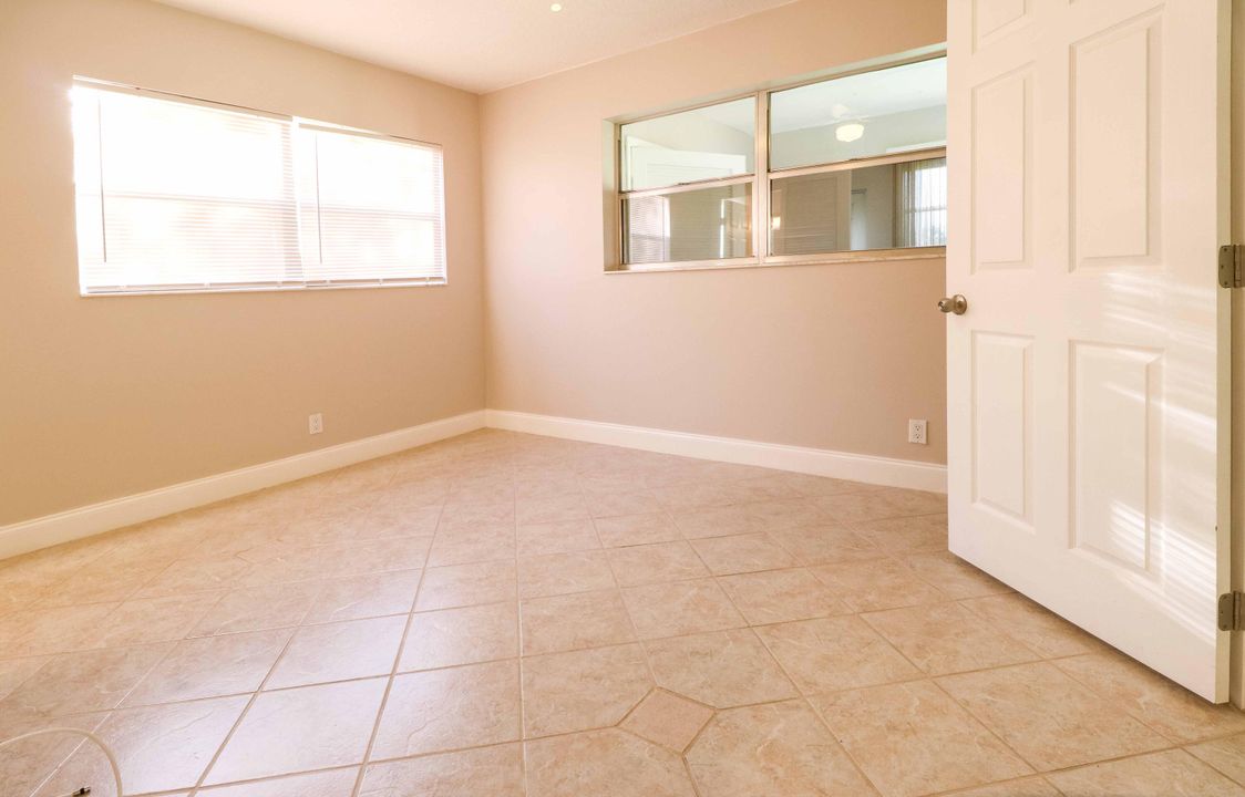 For Rent: $2,000 (2 beds, 2 baths, 862 Square Feet)