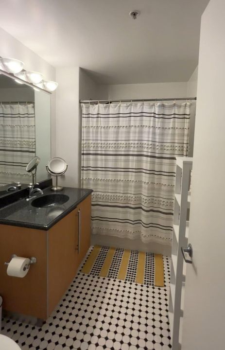 For Rent: $4,000 (1 beds, 1 baths, 977 Square Feet)