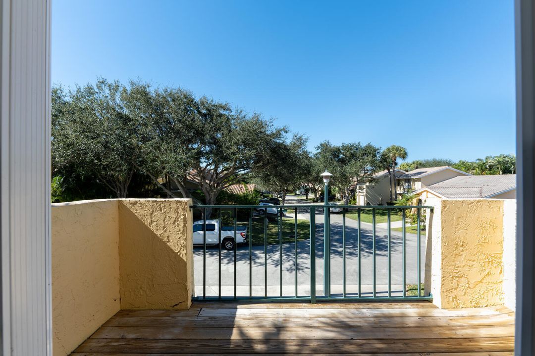 For Sale: $685,000 (3 beds, 2 baths, 1998 Square Feet)