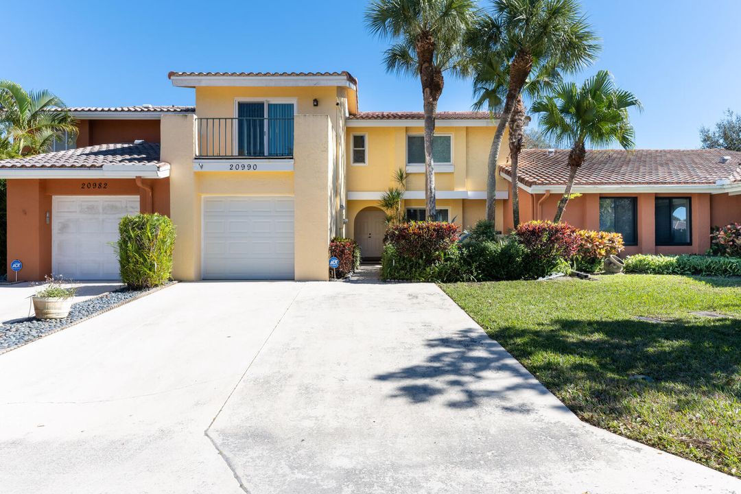 For Sale: $685,000 (3 beds, 2 baths, 1998 Square Feet)