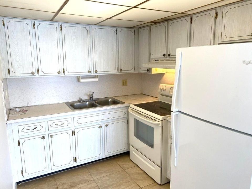 For Sale: $147,500 (2 beds, 1 baths, 826 Square Feet)