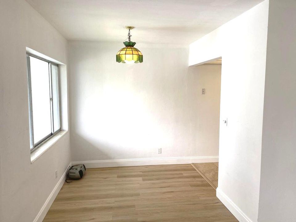 For Rent: $1,550 (2 beds, 1 baths, 826 Square Feet)