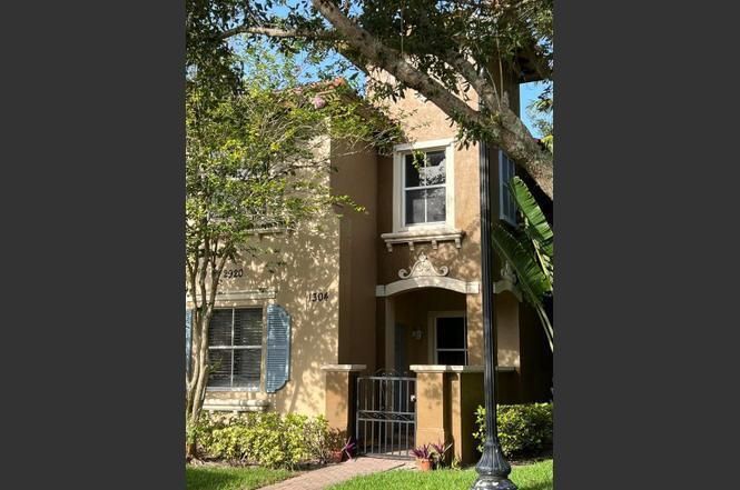 For Rent: $2,800 (3 beds, 2 baths, 1607 Square Feet)