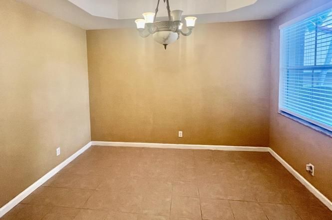 For Rent: $2,800 (3 beds, 2 baths, 1607 Square Feet)