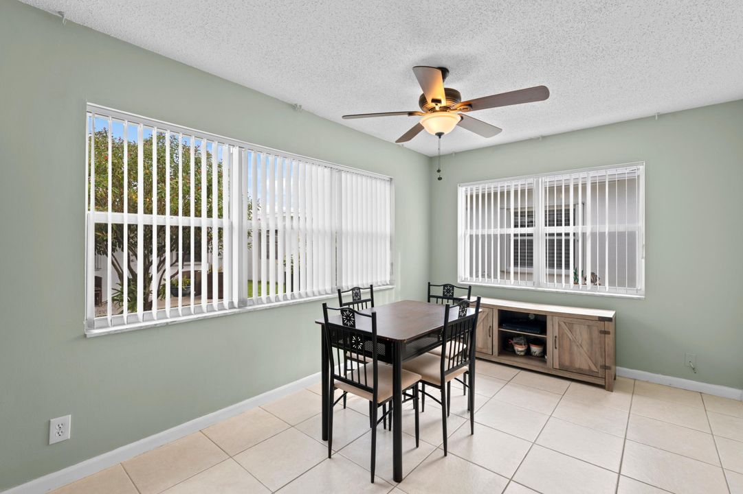 For Sale: $254,900 (2 beds, 1 baths, 1011 Square Feet)