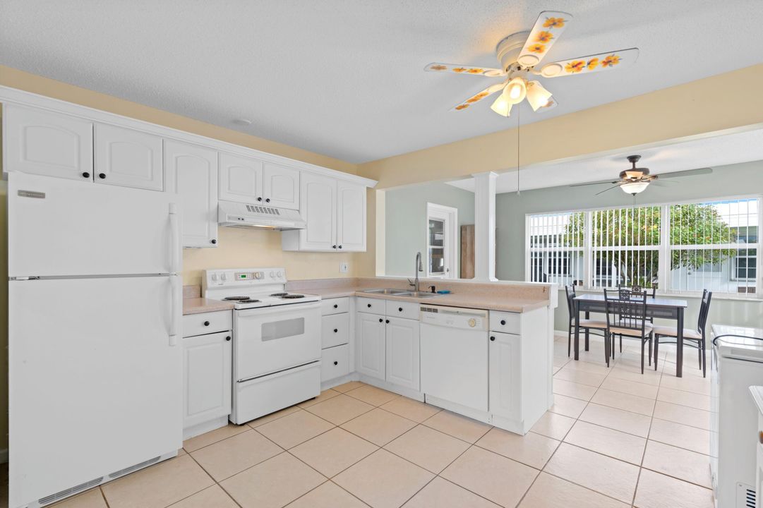 For Sale: $254,900 (2 beds, 1 baths, 1011 Square Feet)