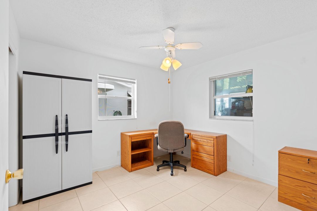 For Sale: $254,900 (2 beds, 1 baths, 1011 Square Feet)