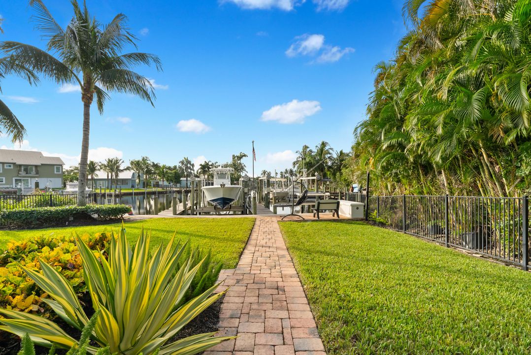 For Sale: $1,650,000 (3 beds, 2 baths, 1917 Square Feet)