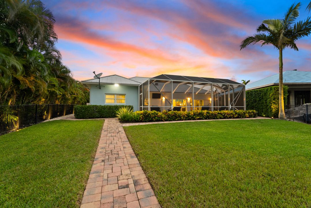 For Sale: $1,650,000 (3 beds, 2 baths, 1917 Square Feet)