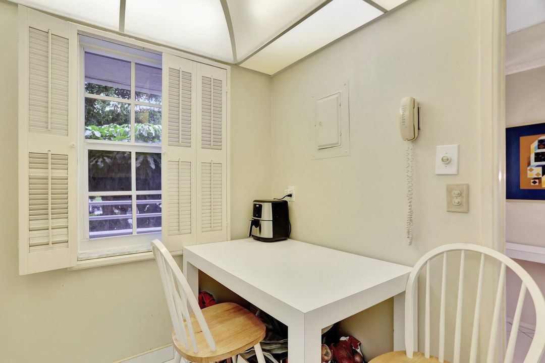 For Sale: $250,000 (2 beds, 2 baths, 1064 Square Feet)