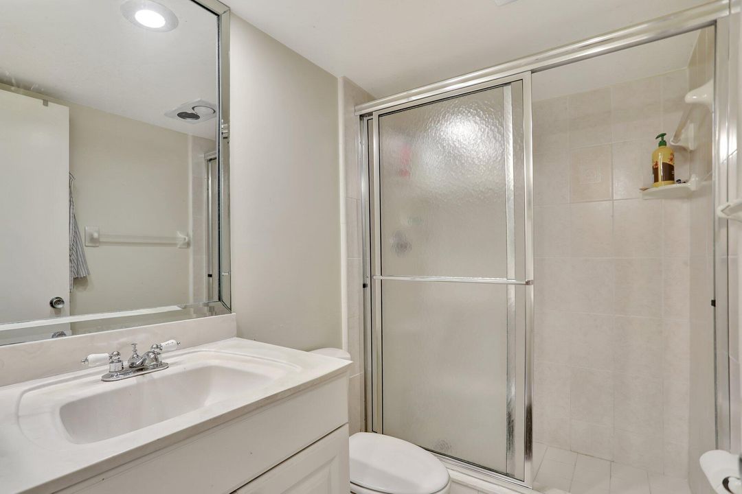 For Sale: $250,000 (2 beds, 2 baths, 1064 Square Feet)