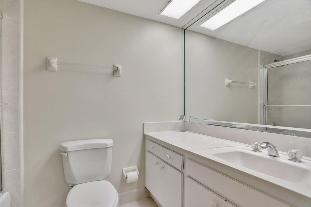 For Sale: $250,000 (2 beds, 2 baths, 1064 Square Feet)