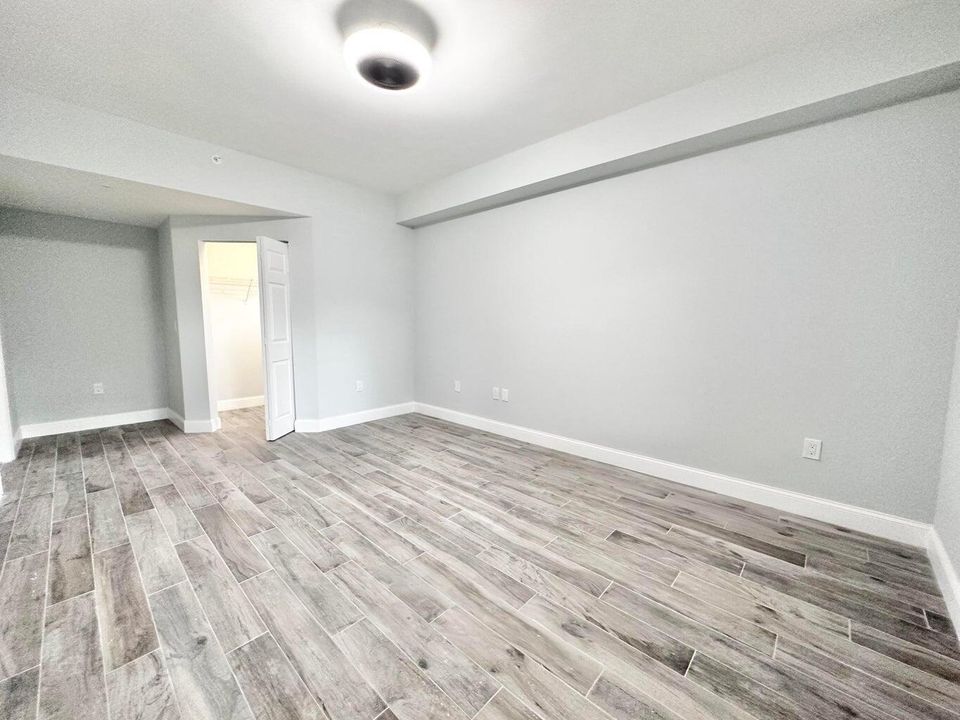 For Sale: $279,000 (1 beds, 1 baths, 955 Square Feet)