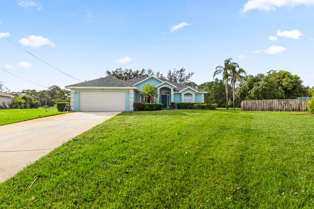 For Sale: $425,000 (3 beds, 2 baths, 1715 Square Feet)