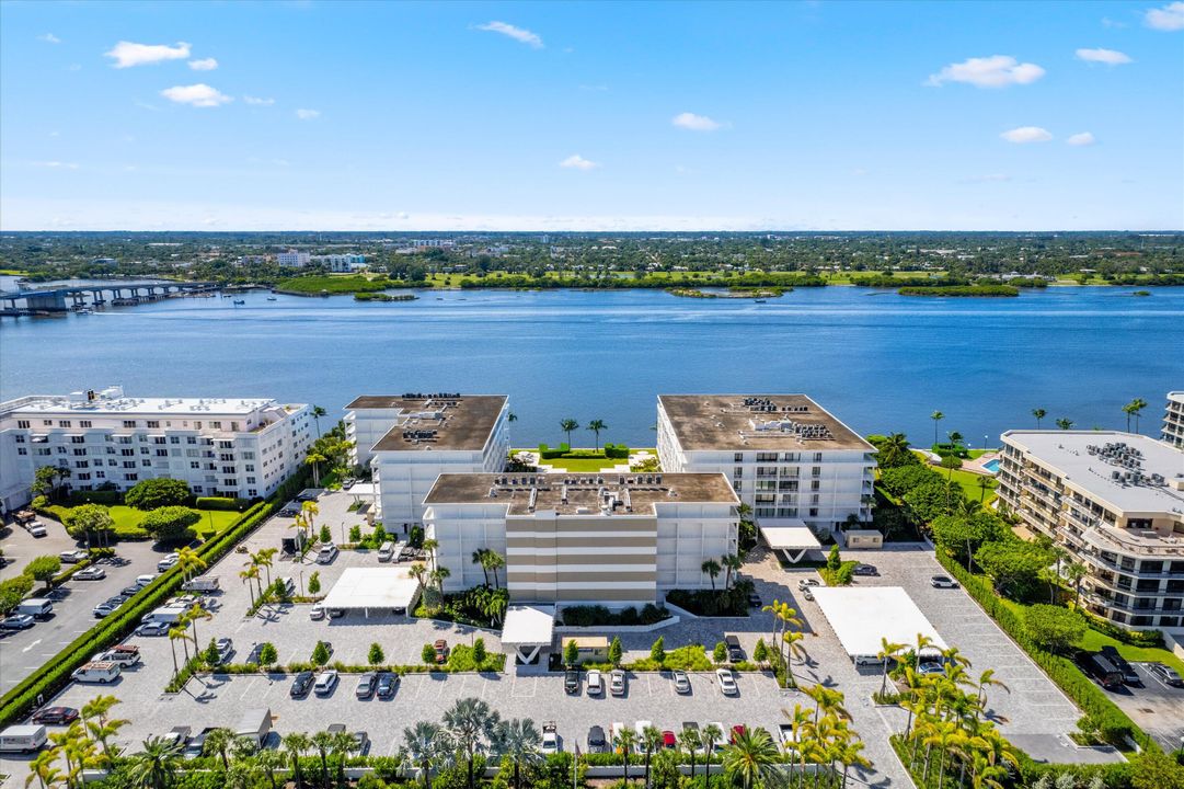 For Sale: $1,795,000 (2 beds, 2 baths, 1659 Square Feet)