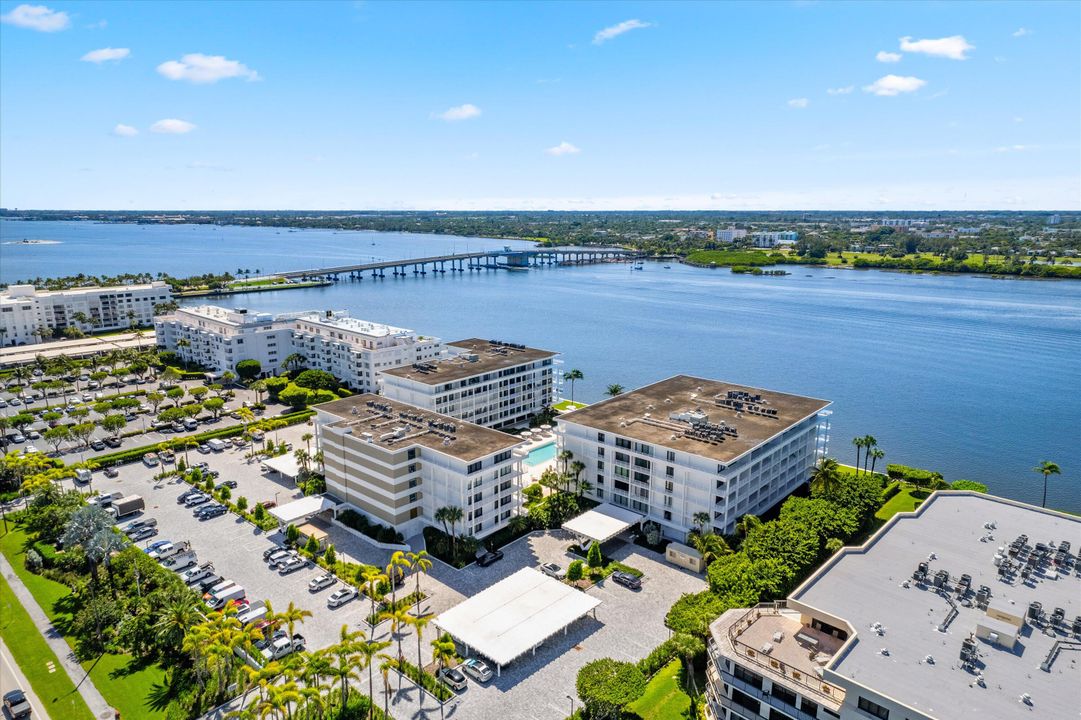 For Sale: $1,795,000 (2 beds, 2 baths, 1659 Square Feet)