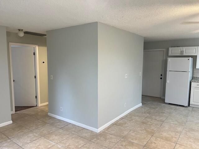 For Rent: $2,150 (1 beds, 1 baths, 1900 Square Feet)