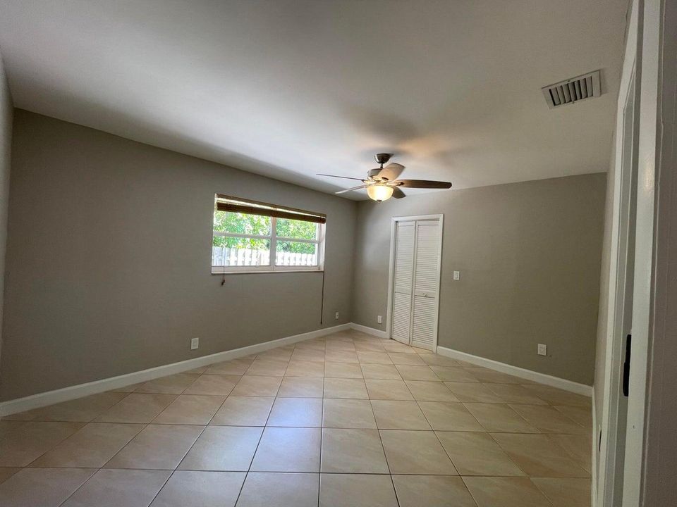 For Rent: $3,900 (3 beds, 2 baths, 1594 Square Feet)