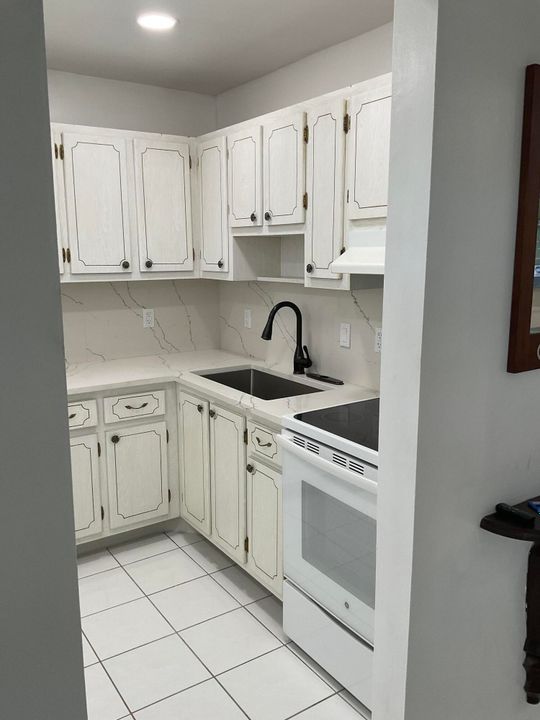 For Sale: $110,000 (1 beds, 1 baths, 632 Square Feet)