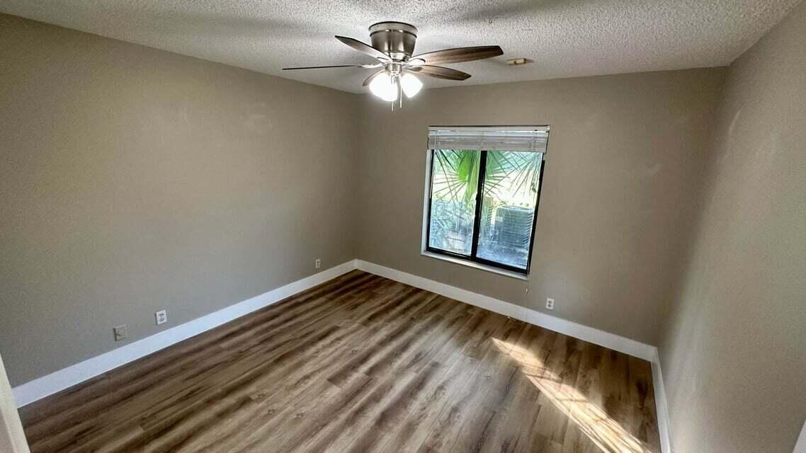 For Rent: $2,300 (2 beds, 2 baths, 960 Square Feet)