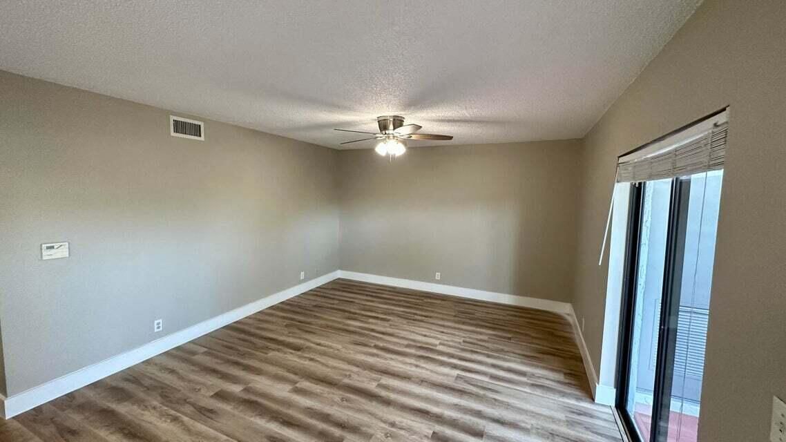 For Rent: $2,300 (2 beds, 2 baths, 960 Square Feet)