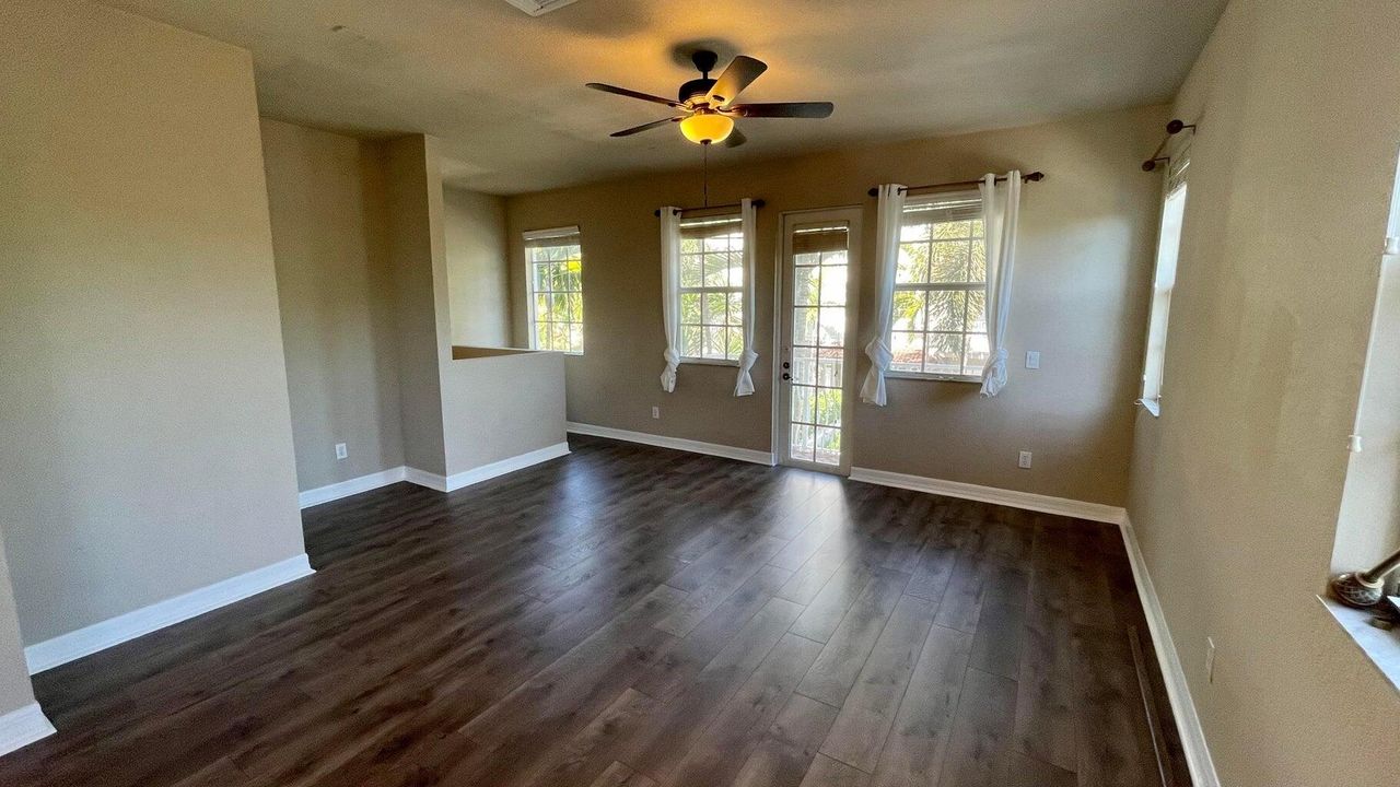 For Rent: $3,250 (3 beds, 2 baths, 2089 Square Feet)