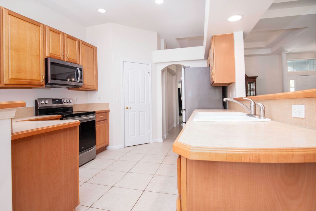 For Sale: $529,000 (2 beds, 2 baths, 1907 Square Feet)