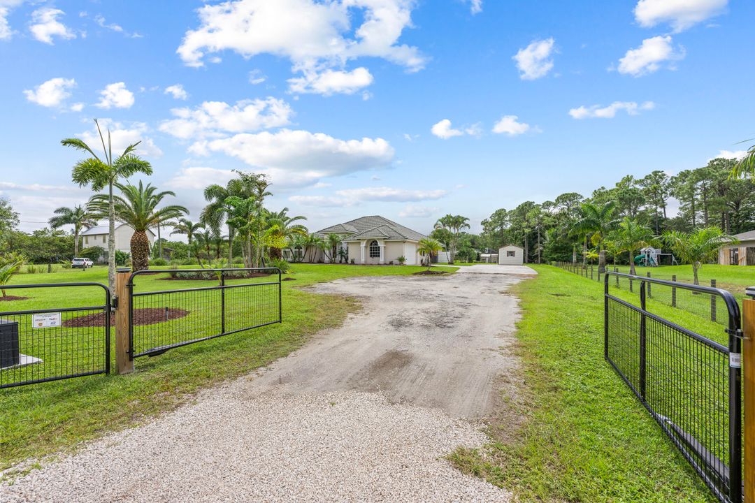 For Sale: $1,050,000 (4 beds, 3 baths, 2607 Square Feet)