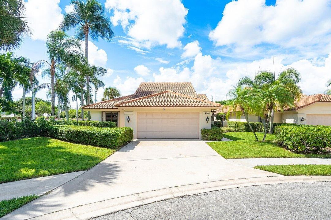 For Sale: $629,000 (3 beds, 2 baths, 1945 Square Feet)