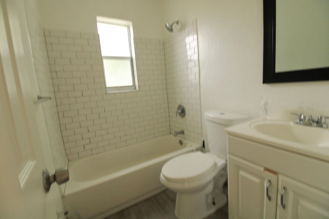 For Rent: $2,200 (3 beds, 1 baths, 804 Square Feet)