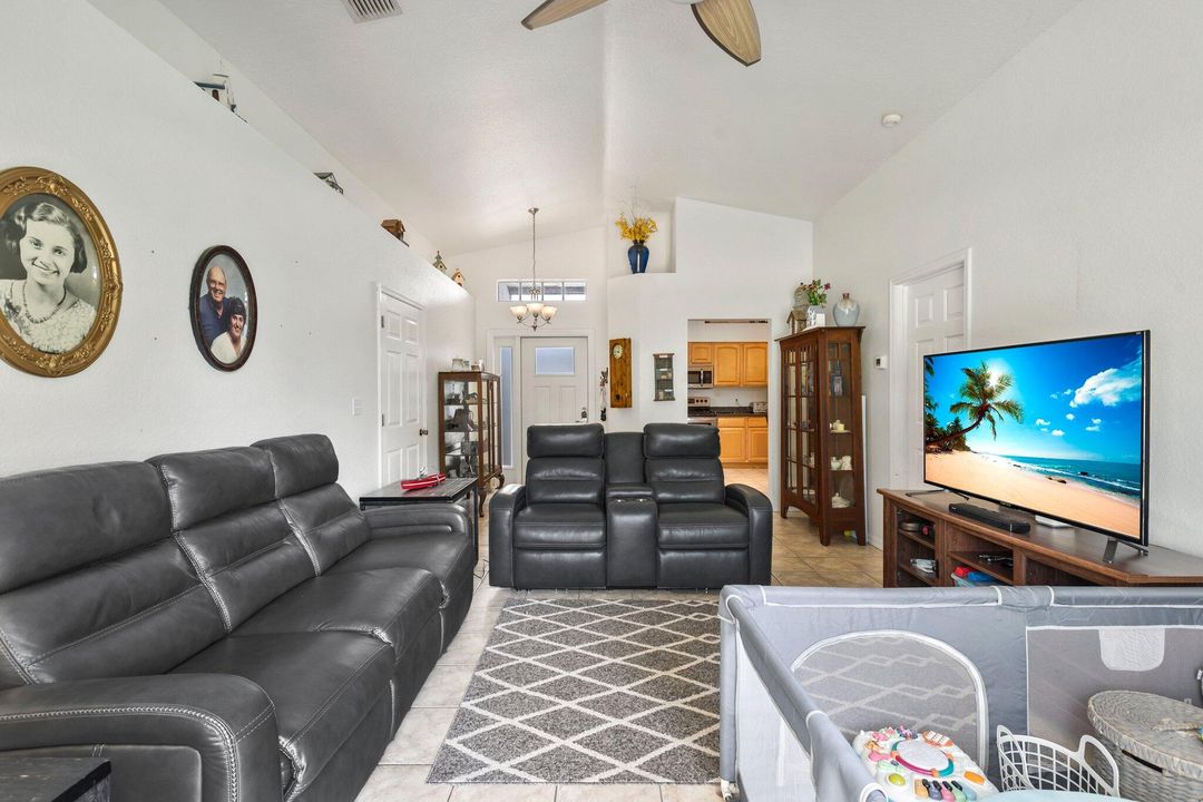 For Sale: $330,000 (3 beds, 2 baths, 1187 Square Feet)