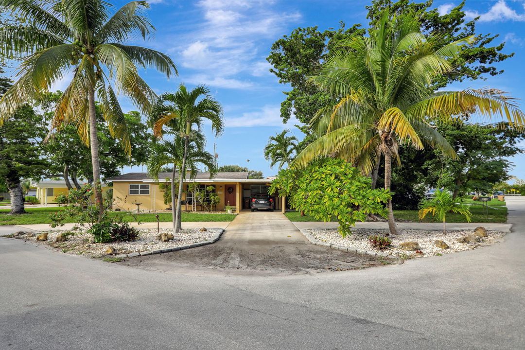 For Sale: $597,000 (2 beds, 2 baths, 1407 Square Feet)