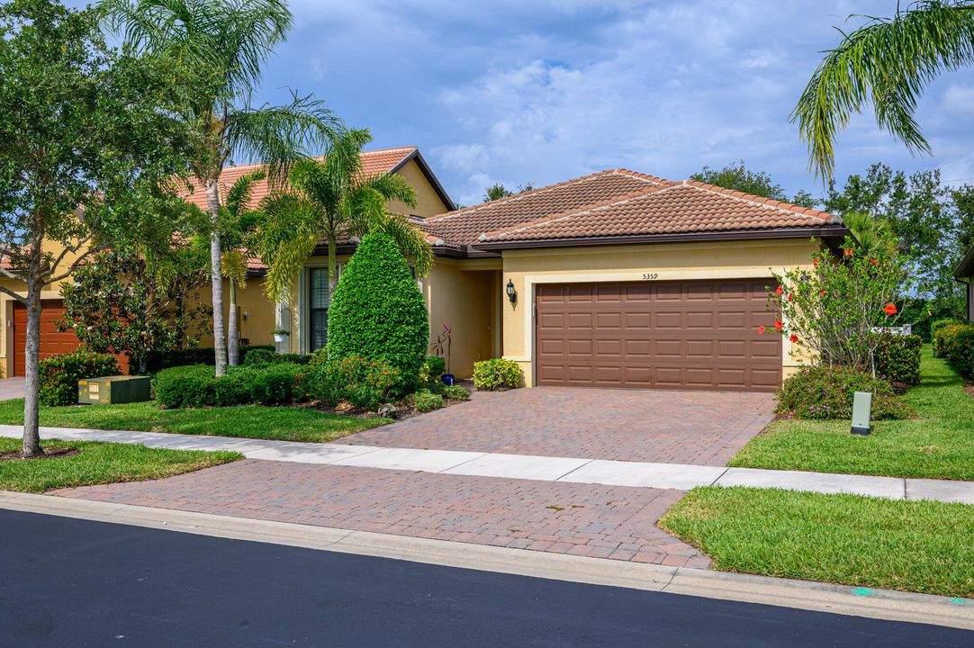 For Sale: $495,000 (2 beds, 2 baths, 1669 Square Feet)