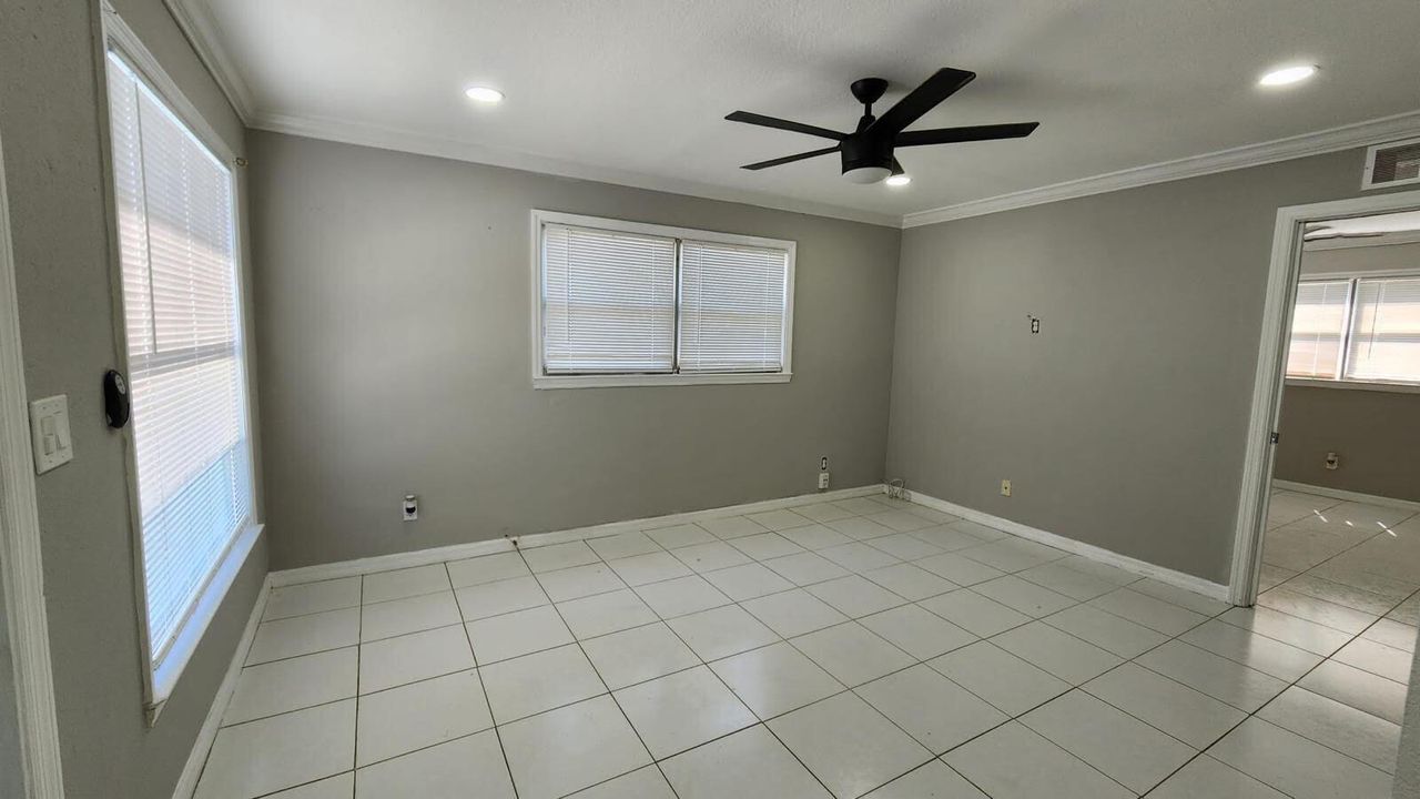 For Rent: $2,300 (2 beds, 2 baths, 950 Square Feet)