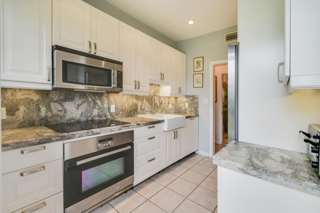 For Sale: $2,249,000 (2 beds, 2 baths, 765 Square Feet)